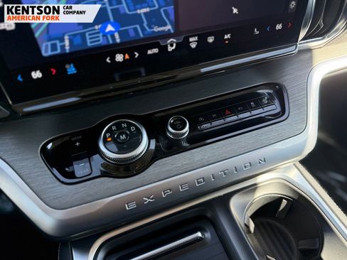 Used 2025 Ford Expedition Platinum image 31