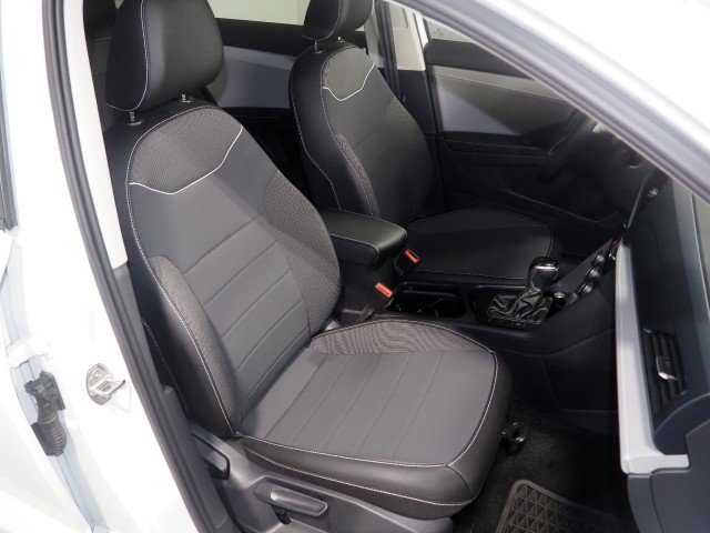 Used 2024 Volkswagen Taos SE FWD image 2