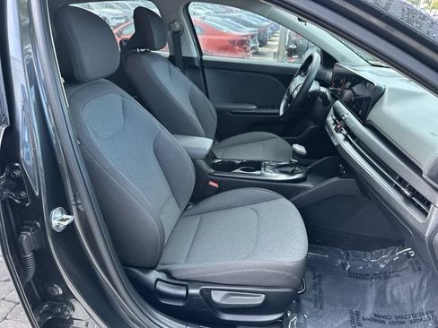 Used 2025 Kia K4 FWD image 29