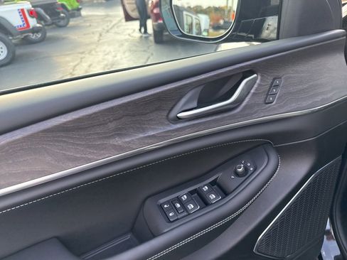 New 2025 Jeep Grand Cherokee Overland image 25