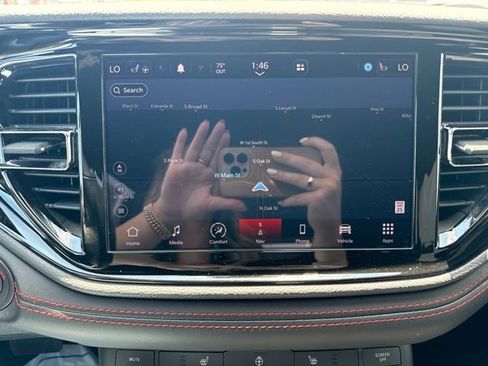 Used 2025 Dodge Durango GT AWD/4WD image 33