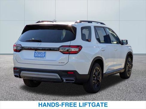 New 2025 Honda Pilot Touring image 7