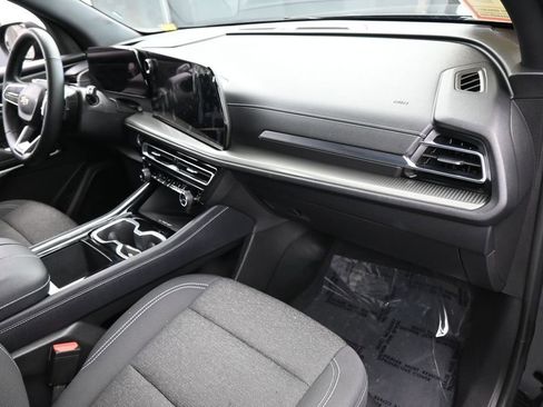 Used 2025 Chevrolet Traverse LT FWD image 45