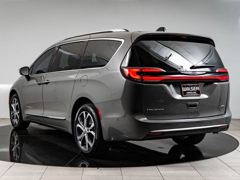 Used 2024 Chrysler Pacifica Pinnacle AWD/4WD image 6