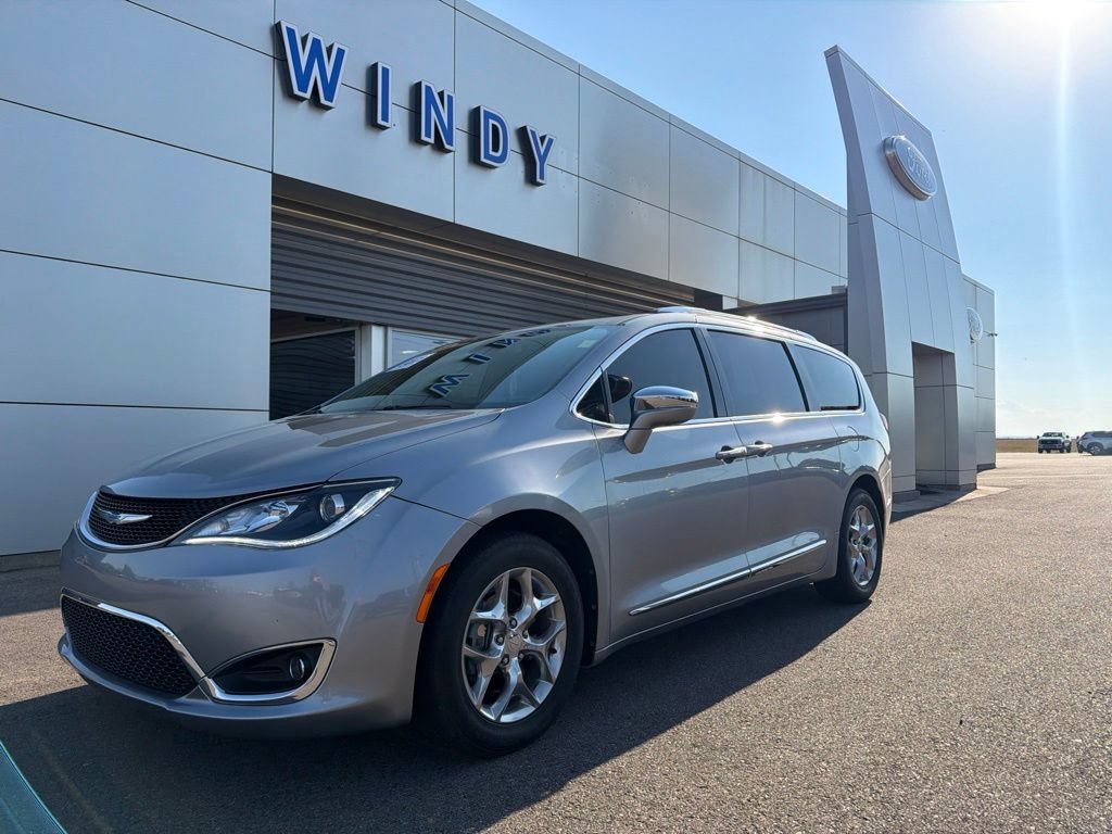 Used 2018 Chrysler Pacifica Limited FWD image 1