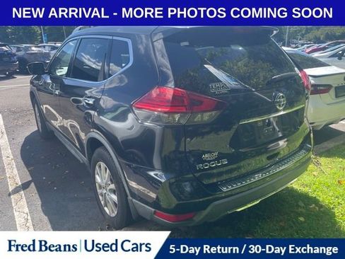 Used 2017 Nissan Rogue SV AWD/4WD image 4