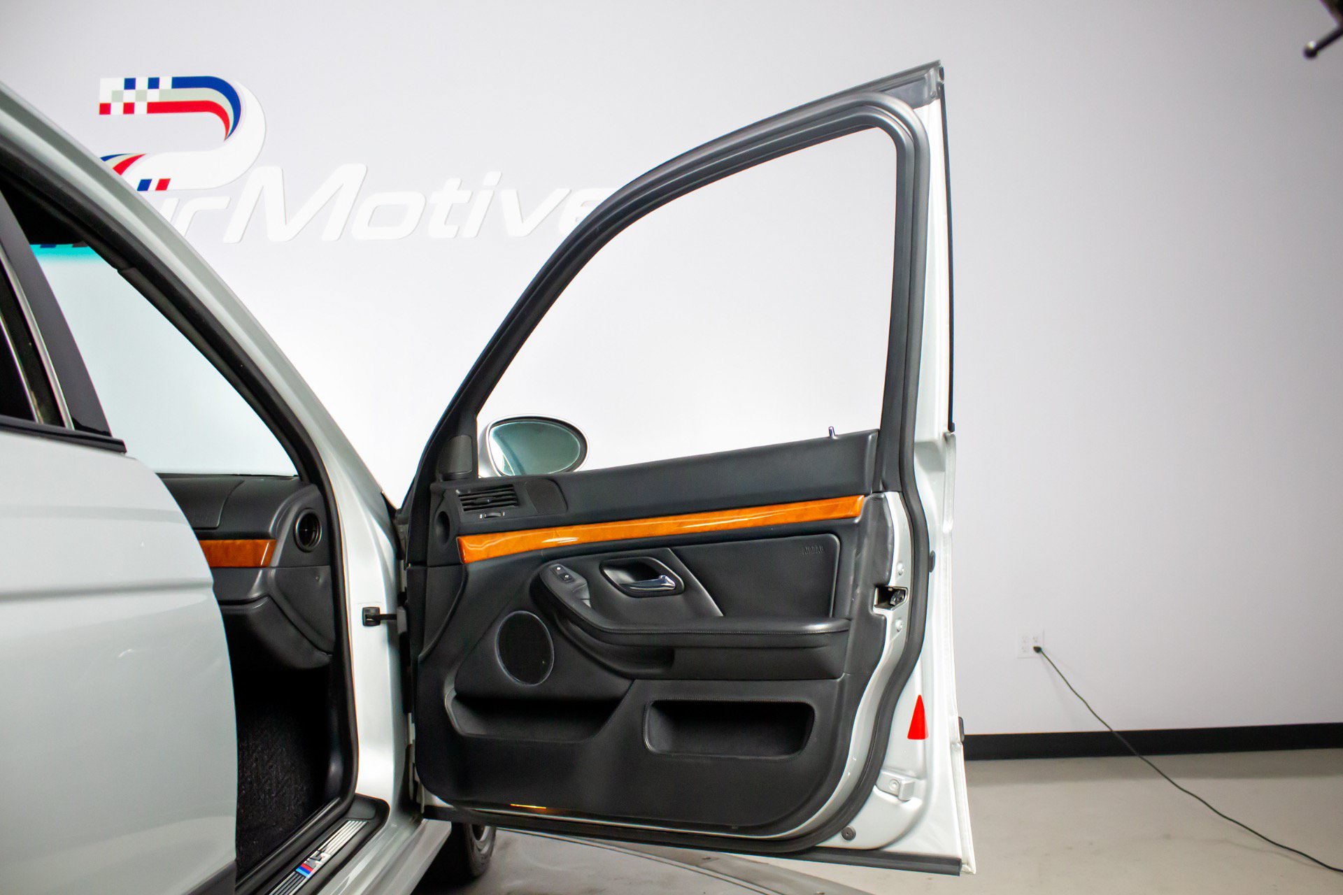 Used 2002 BMW M5 RWD image 27