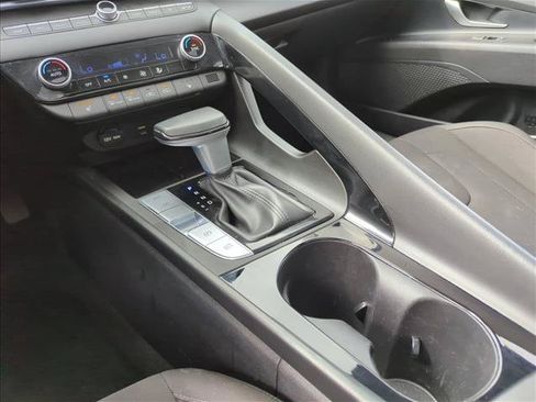 Used 2025 Hyundai Elantra SEL FWD image 16
