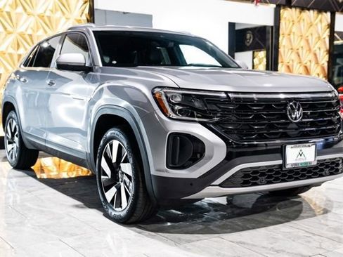 Used 2025 Volkswagen Atlas Cross Sport SE image 1