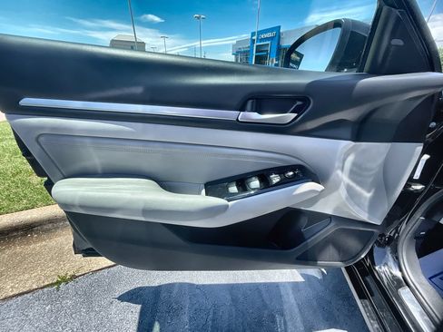 Used 2023 Nissan Altima 2.5 SL AWD/4WD image 23