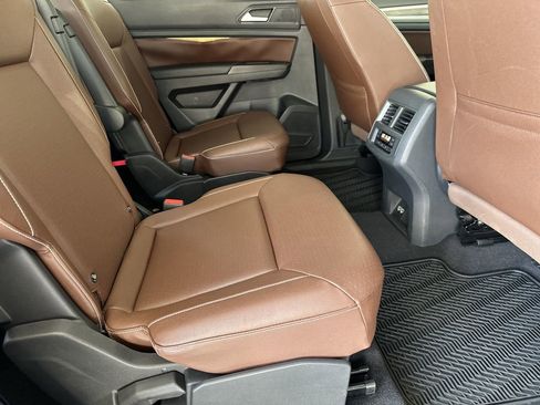 Used 2021 Volkswagen Atlas SE image 34