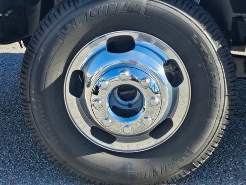 New 2026 Ford F350 Platinum w/ FX4 Off-Road Package image 30