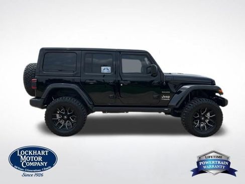 Used 2022 Jeep Wrangler Unlimited Sahara w/ LED Lighting Group AWD/4WD image 8