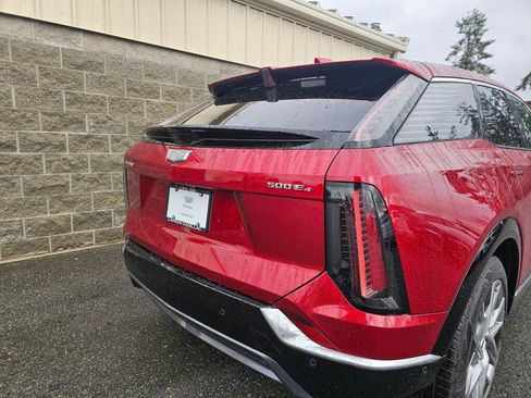 New 2026 Cadillac Optiq Luxury 1 image 11