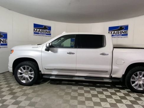 Used 2024 Chevrolet Silverado 1500 High Country w/ High Country Premium Package AWD/4WD image 7