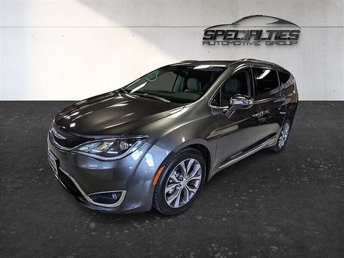 Used 2017 Chrysler Pacifica Limited w/ UConnect Theater Package FWD image 4