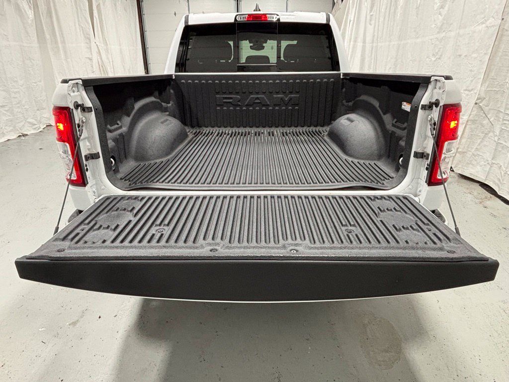 Used 2022 RAM 1500 Big Horn AWD/4WD image 46