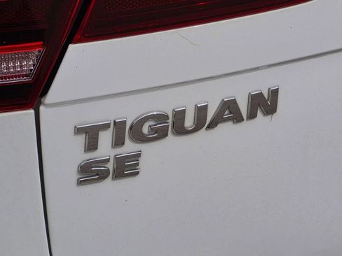 Used 2020 Volkswagen Tiguan SE w/ Panoramic Sunroof Package FWD image 10