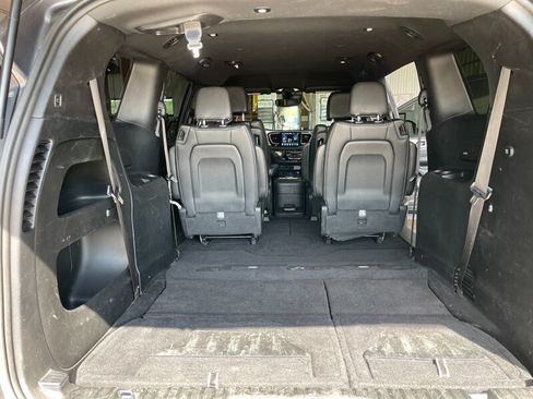 Used 2018 Chrysler Pacifica Touring-L Plus w/ Advanced Safetytec Group FWD image 32
