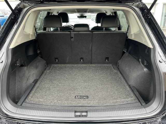 Used 2023 Volkswagen Tiguan SE AWD/4WD image 25