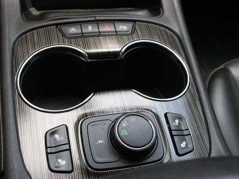 Used 2021 GMC Acadia SLT w/ Elevation Edition FWD image 18