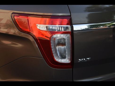 Used 2015 Ford Explorer XLT w/ Equipment Group 202A FWD image 48