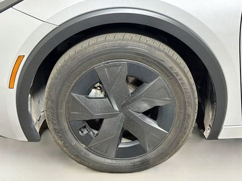 Used 2025 Toyota Prius LE image 27