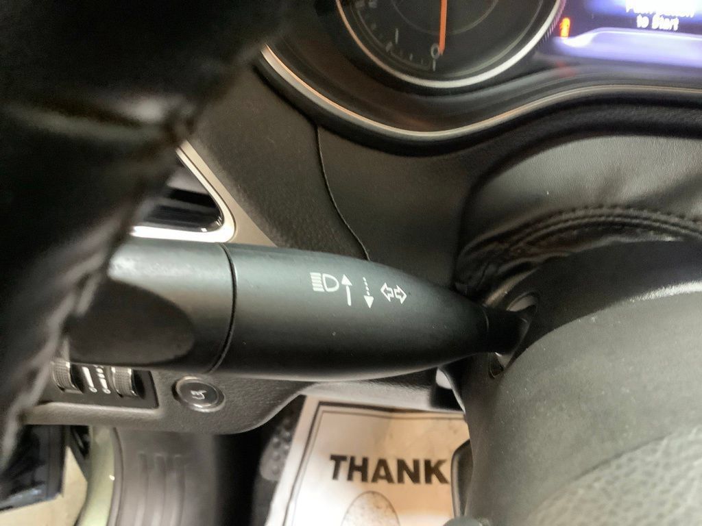 Used 2019 Jeep Cherokee Limited AWD/4WD image 30