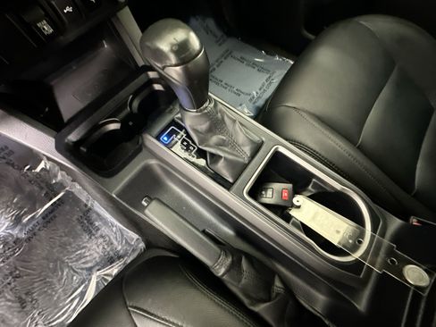 Used 2020 Toyota Tacoma TRD Sport AWD/4WD image 22