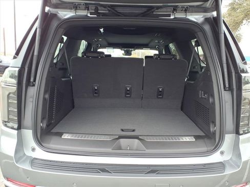 New 2026 Chevrolet Suburban Premier image 8