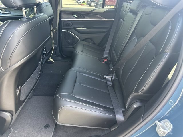 New 2026 Jeep Grand Cherokee Limited w/ Luxury Tech Group II RWD image 21