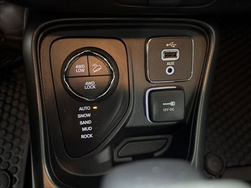 Used 2018 Jeep Compass Trailhawk w/ Leather Interior Group AWD/4WD image 30
