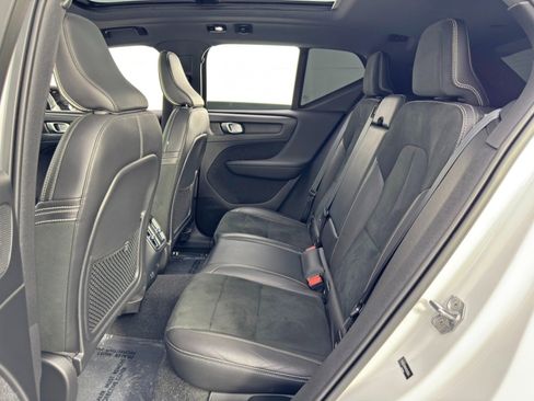 Used 2021 Volvo XC40 P8 Recharge w/ Advanced Package image 40