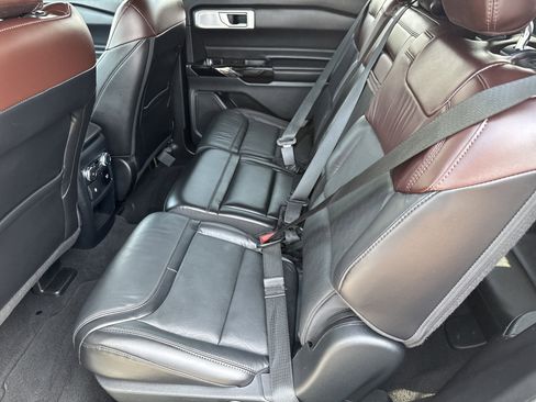 Used 2021 Ford Explorer Platinum w/ Equipment Group 601A AWD/4WD image 11