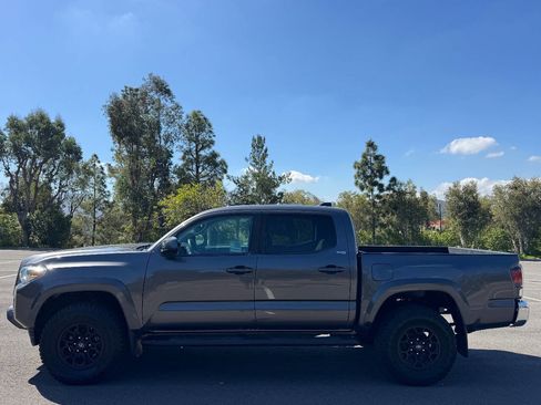Used 2020 Toyota Tacoma SR5 RWD image 5