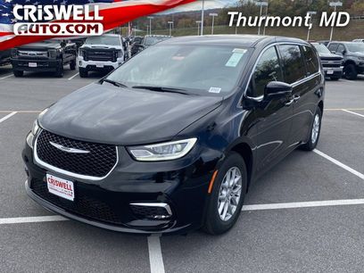 New 2026 Chrysler Pacifica Select