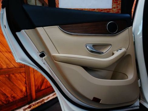 Used 2022 Mercedes-Benz GLC 300 4MATIC image 39