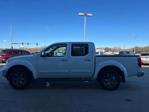 Used 2016 Nissan Frontier SL image 5