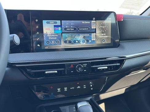 New 2025 Nissan Kicks SR image 21