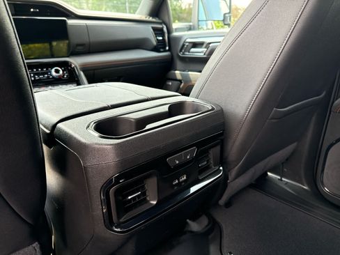 Used 2024 GMC Sierra 2500 AT4 w/ Technology Package AWD/4WD image 24