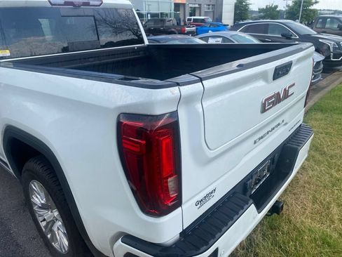 Used 2023 GMC Sierra 1500 Denali w/ Technology Package AWD/4WD image 9