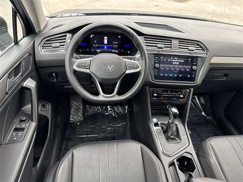 Certified 2022 Volkswagen Tiguan SE w/ Panoramic Sunroof Package image 8