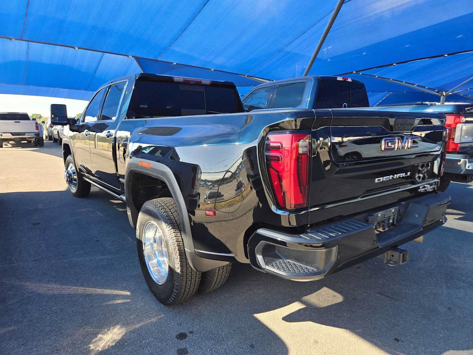 Used 2024 GMC Sierra 3500 Denali w/ Denali Reserve Package AWD/4WD image 3