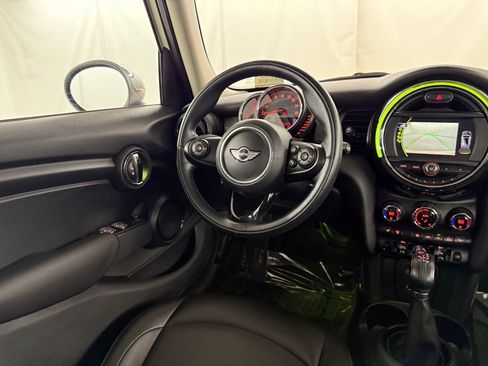 Used 2017 MINI Cooper 4-Door Hardtop image 28