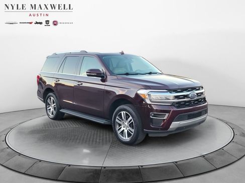 Used 2024 Ford Expedition Limited image 2