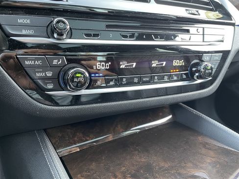 Used 2018 BMW M550i xDrive image 28