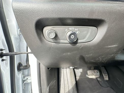 Used 2023 Chevrolet Traverse LT w/ Midnight/Sport Edition image 17