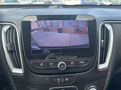 Used 2022 Chevrolet Malibu LS FWD image 17
