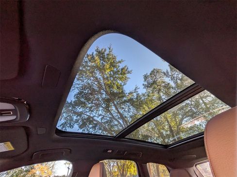 Certified 2023 Volvo XC60 B5 Plus w/ Protection Package Premier image 22