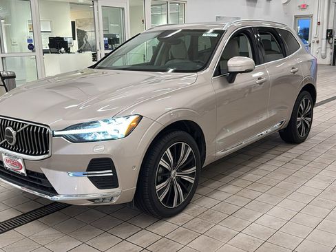 Used 2023 Volvo XC60 B5 Plus w/ Climate Package image 9